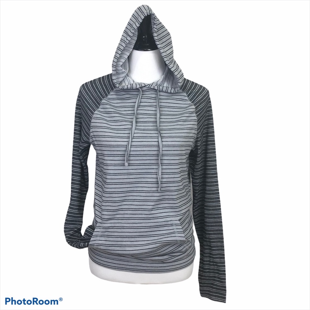 American Rag long sleeve front pocket lightweight hoodie